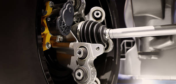 Механизми квара због замора у чаурама контролне руке под вишеосним оптерећењем